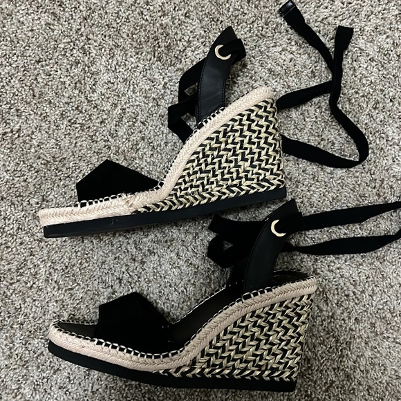 NEW Vince Camuto Bendsen espadrille wedges— Size 11 - Picture 2 of 4